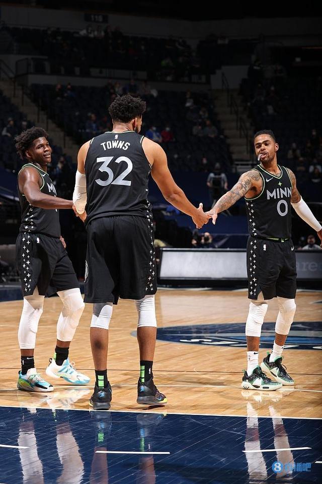 中打球的孩 中打球的孩