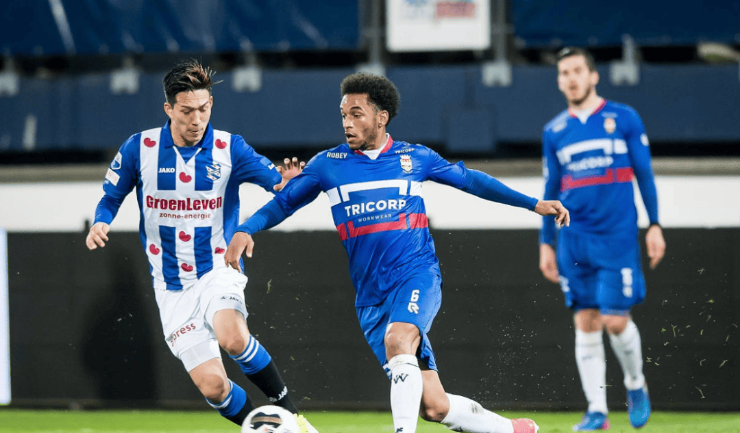 场内外表现 场内外表现