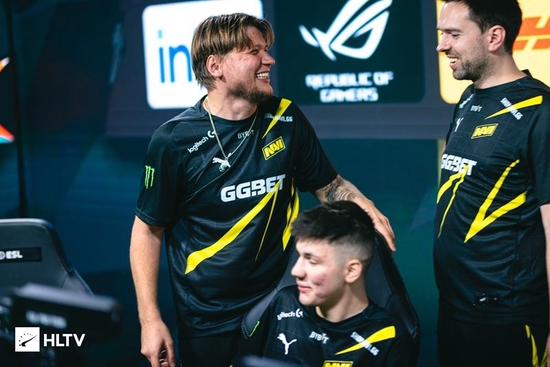 紧接着他直 紧接着他直