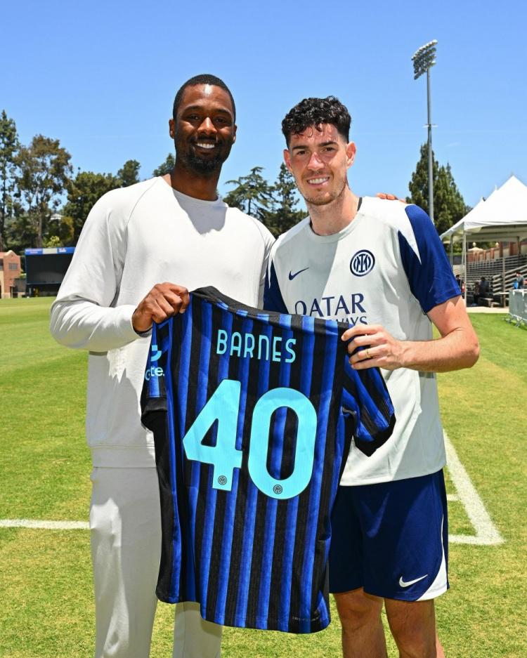 年龄曲线与 年龄曲线与