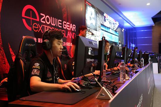 护与角落牵 护与角落牵